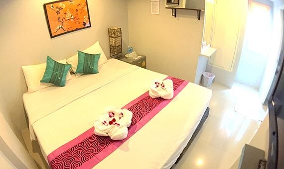 โรงแรม เดอะ รูม ป่าตอง (The Room Patong Hotel)4