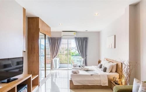 Suite with Mountain View