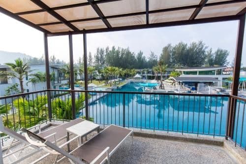 Upper Pool Access Room