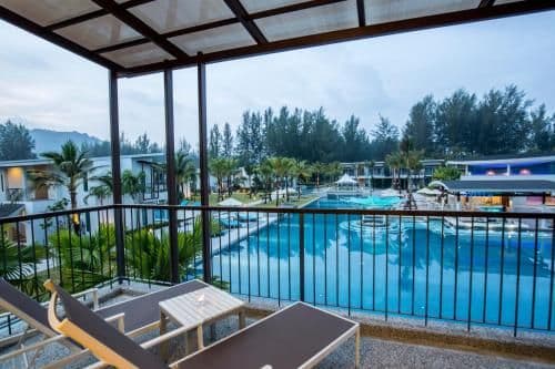 Upper Pool Access Room