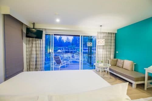 Upper Pool Access Room