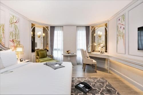 Deluxe Suite