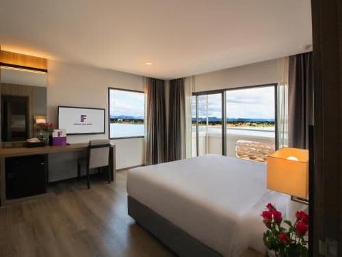 Suite with River View