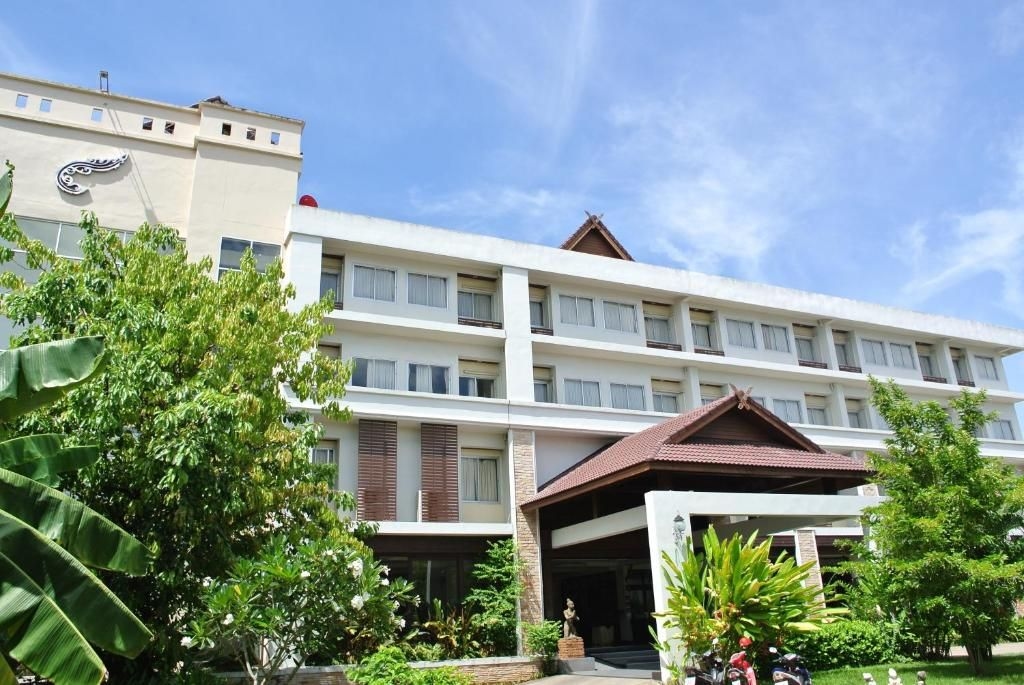 โรงแรมนานาบุรี (Nanaburi Hotel)0