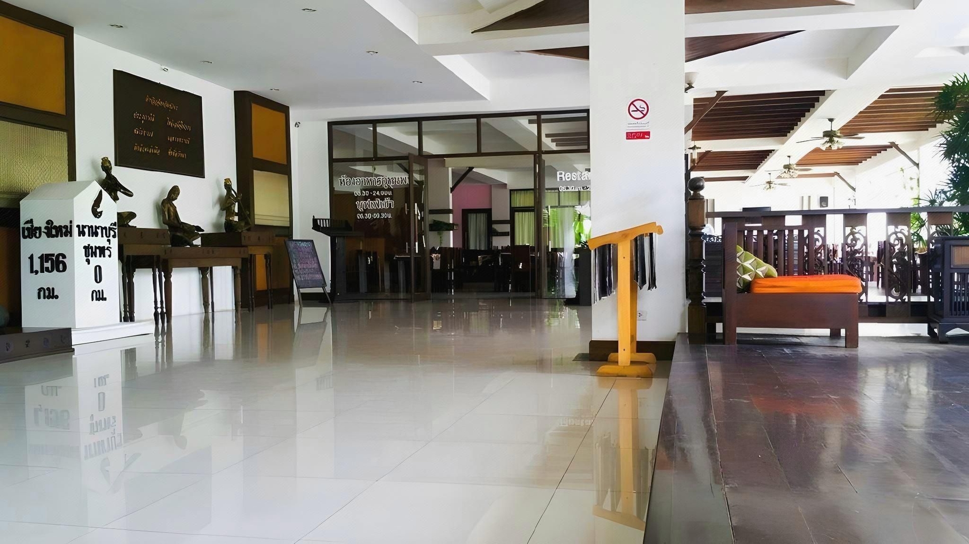 โรงแรมนานาบุรี (Nanaburi Hotel)2