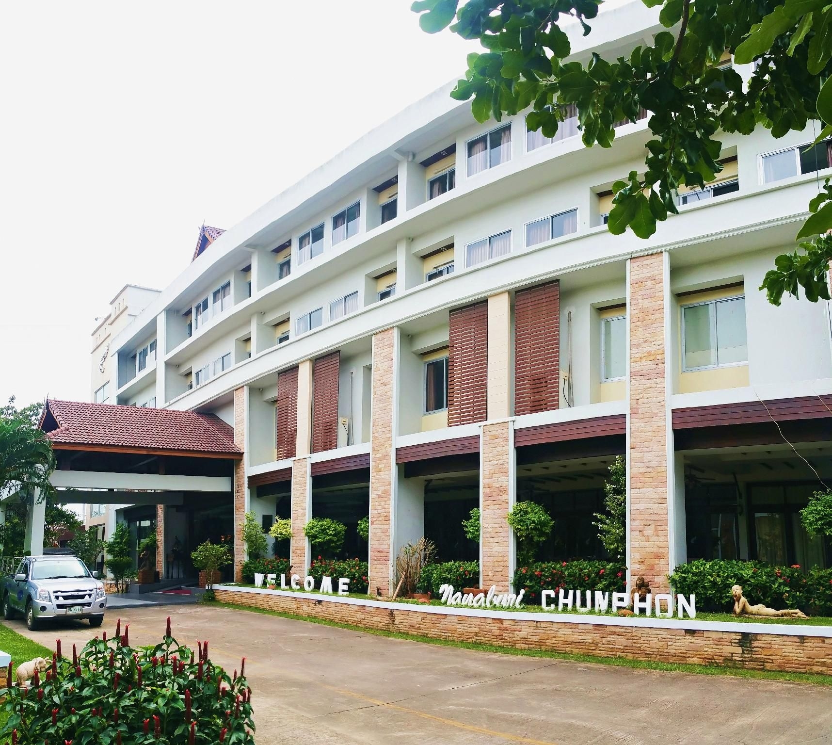 โรงแรมนานาบุรี (Nanaburi Hotel)1