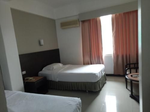 โรงแรมคาเธ่ย์ (Cathay Hotel)1