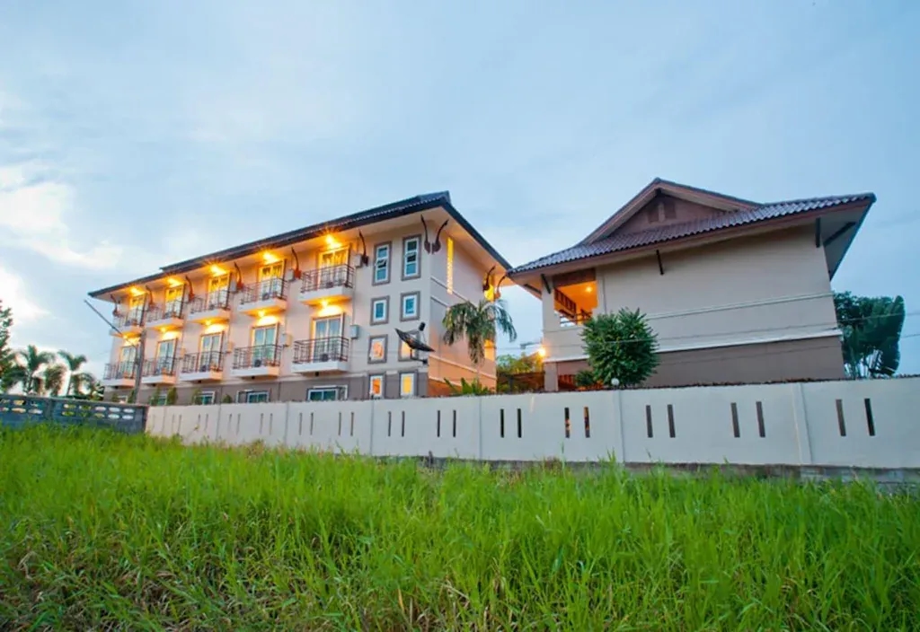 ฟ้าหลวง เรสซิเดนซ์ (Fahluang Residence)0