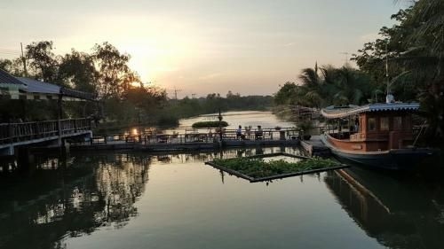 คันทรี เลควิว โฮเต็ล (The Country Lake View Hotel)0