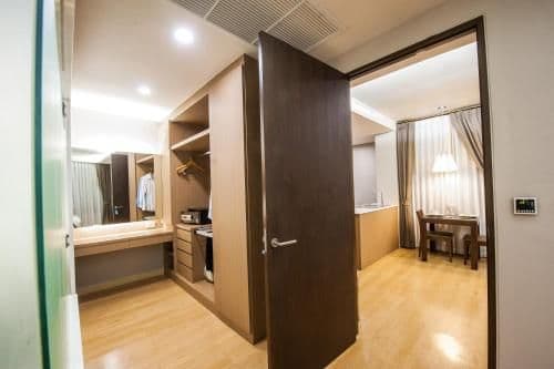 One Bedroom Suite (King Bed)