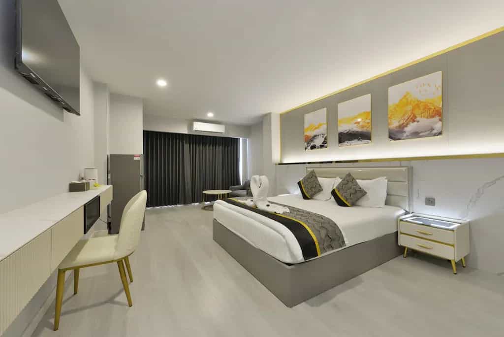 โรงแรมบีริช โรงแรมบีริช