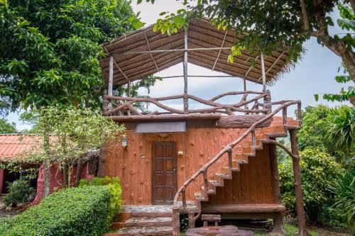 Bungalow with Garden View