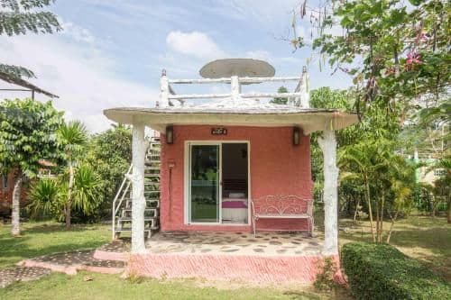Bungalow with Garden View