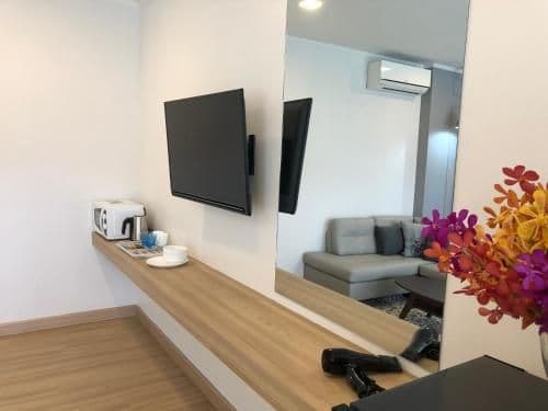 Junior Suite with Pool View