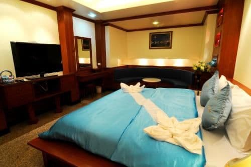 King Studio with Sofa Bed