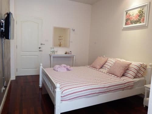 Standard Queen Room
