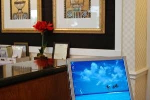 Love Field Hotel and Suites4