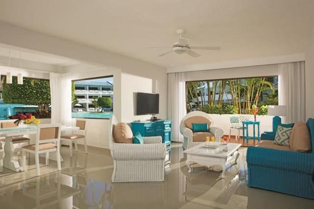 JUNIOR SUITE CLUB