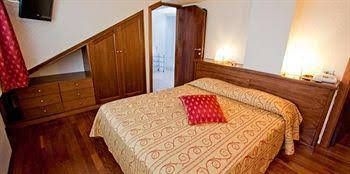 Hotel Corona4