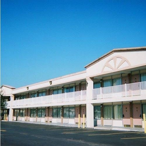 Red Carpet Inn and Suites Scranton1