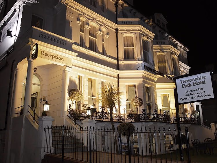โรงแรมเดอะ เดวอนเชียร์ปาร์ก (The Devonshire Park Hotel)2