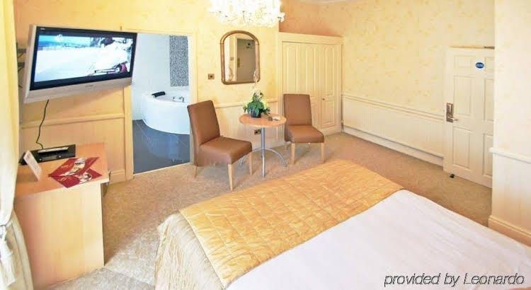 Grand St Leger Hotel0