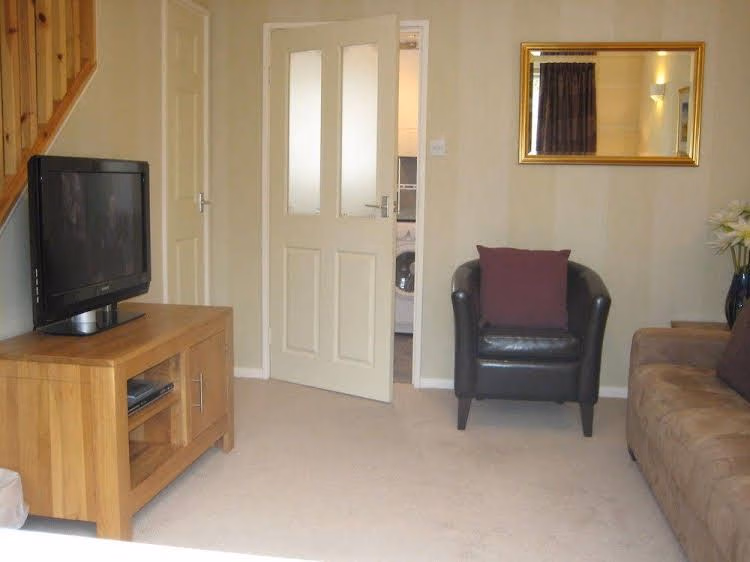 Kew House and Apartments2
