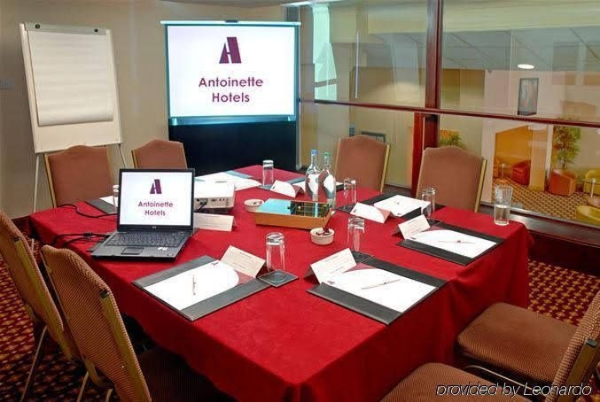 Antoinette Hotel Wimbledon4