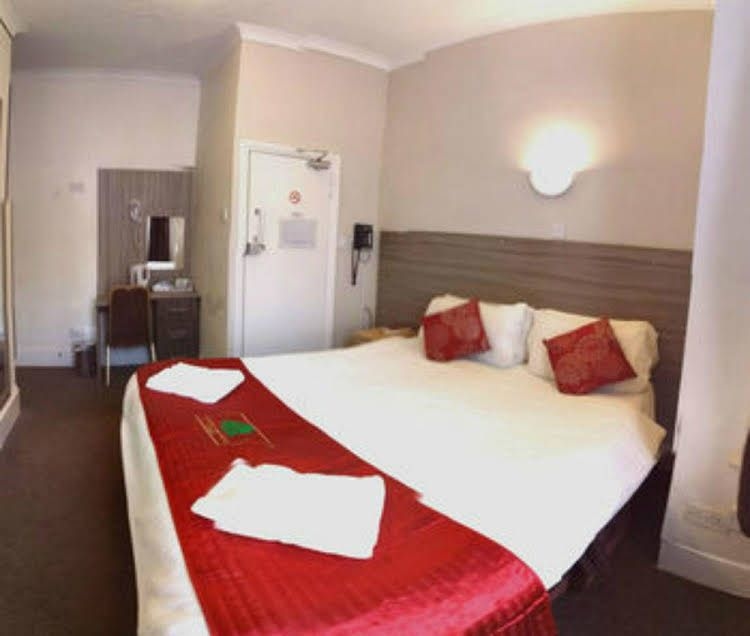 Holland Park Hotel3