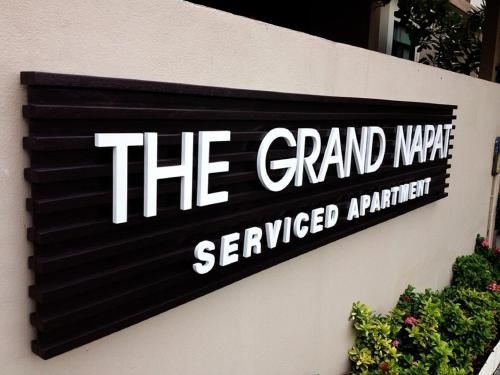 เดอะ แกรนด์ ณภัทร เซอร์วิส อพาร์ทเมนท์ (The Grand Napat Serviced Apartment)1