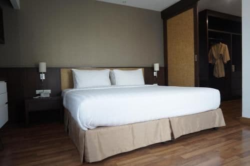 Superior One-Bedroom Apartment