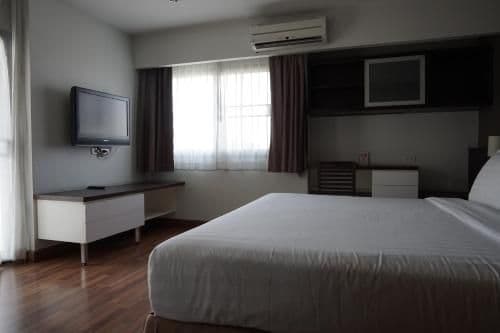 Superior One-Bedroom Apartment