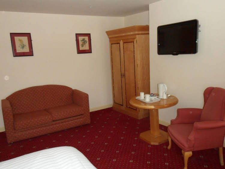Three Queens Hotel2