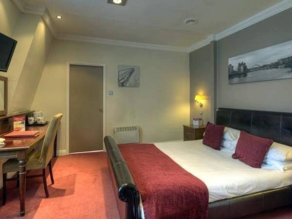 Corner House Inn by Good Night Inns2