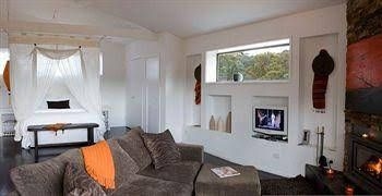 Blue Cliffs Retreat Hotel0