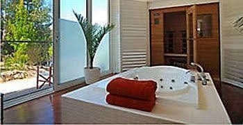 Blue Cliffs Retreat Hotel1
