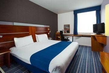 Holiday Inn Express Burton on Trent2