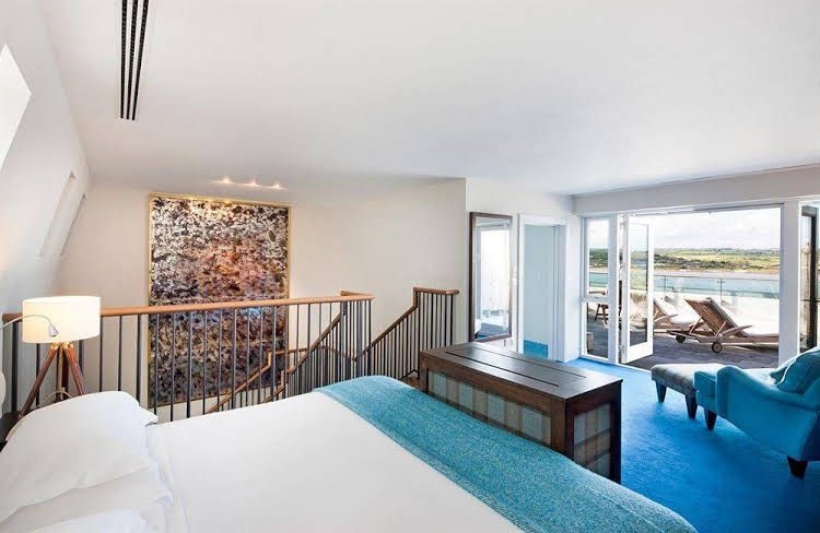 Cliff House Hotel0