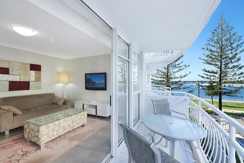Two-Bedroom Apartment with Spa Bath