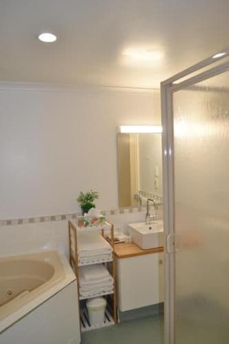 Queen Room with Spa Bath