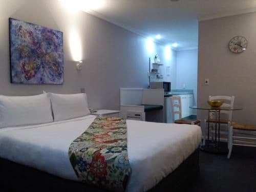 Queen Room with Spa Bath