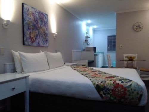Queen Room with Spa Bath