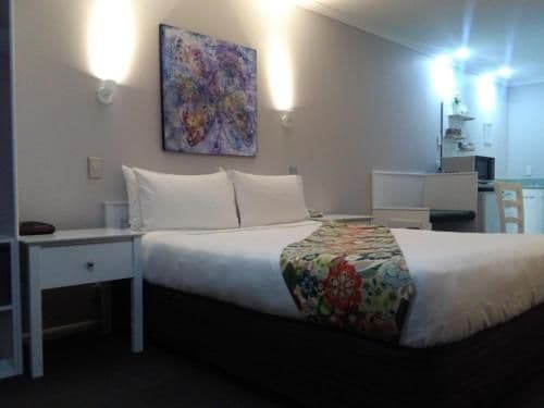 Queen Room with Spa Bath