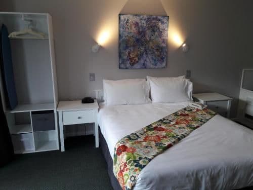Queen Room with Spa Bath