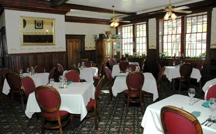 Historic National Hotel & Restaurant3