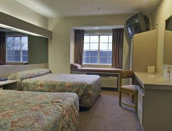 Howard Johnson Inn and Suites Elk Grove Village2