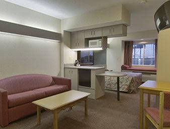 Howard Johnson Inn and Suites Elk Grove Village3