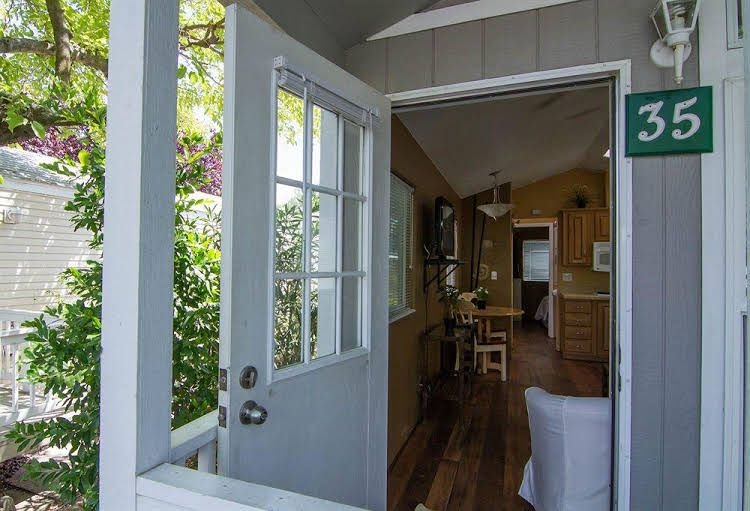 Arden Acres Executive Suites & Cottages2