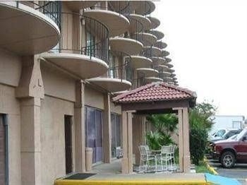 Greenway Inn & Suites1