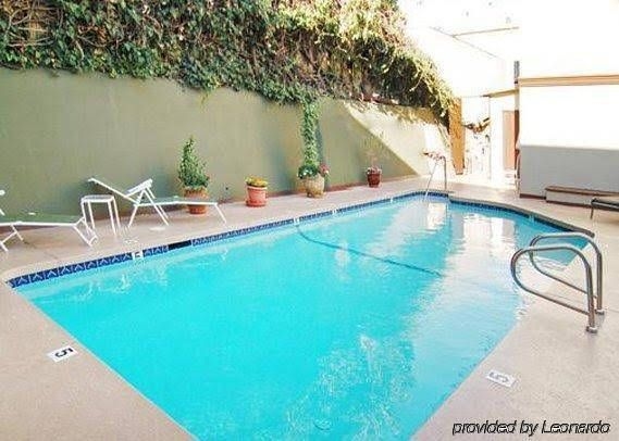 Comfort Inn Near the Sunset Strip0
